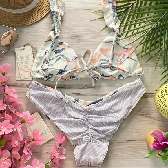 Maaji πΈ Reversible Light Blue/Purple Bikini Set πβ¨ππ₯πΊ - Picture 7 of 9